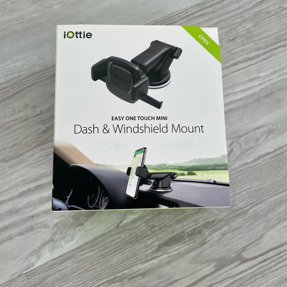 Dash & Windshield Mount